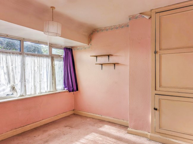 102 Petersfield Road, Staines-upon-thames, Middlesex, TW18 1DL 6