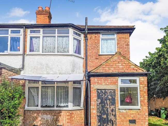 102 Petersfield Road, Staines-upon-thames, Middlesex, TW18 1DL 6