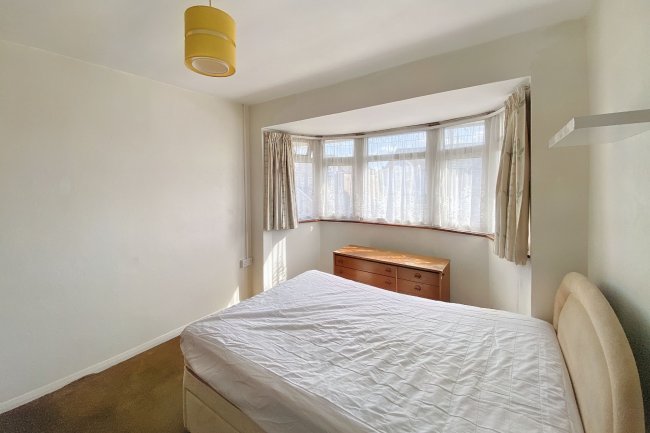 6 Millbourne Road, Hanworth, TW13 6NQ 3