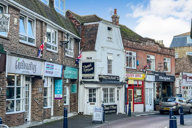 22 High Street, Hythe, CT21 5AT 3