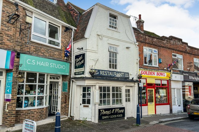 22 High Street, Hythe, CT21 5AT 3