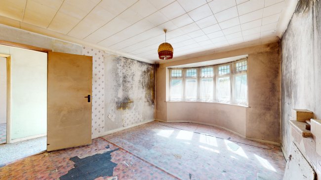 118 Oakleigh Road South, Southgate, London, N11 1LB 4