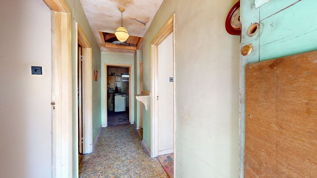 118 Oakleigh Road South, Southgate, London, N11 1LB 4