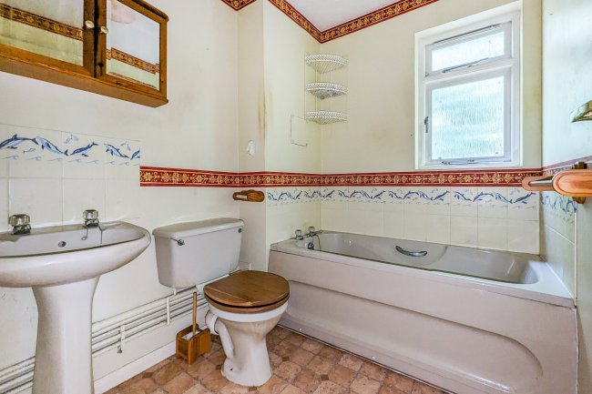 21 Jacobean Close, Crawley, RH10 7FZ 7