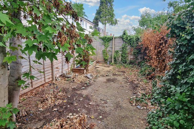 66 Groveway, Dagenham, Essex, RM8 3XL 2