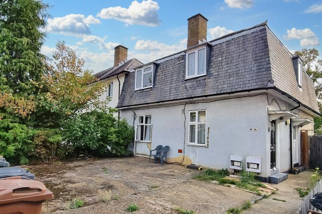 66 Groveway, Dagenham, Essex, RM8 3XL 2