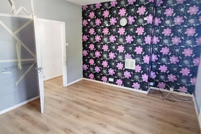 66 Groveway, Dagenham, Essex, RM8 3XL 2