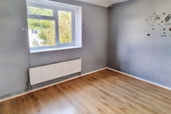 66 Groveway, Dagenham, Essex, RM8 3XL 2