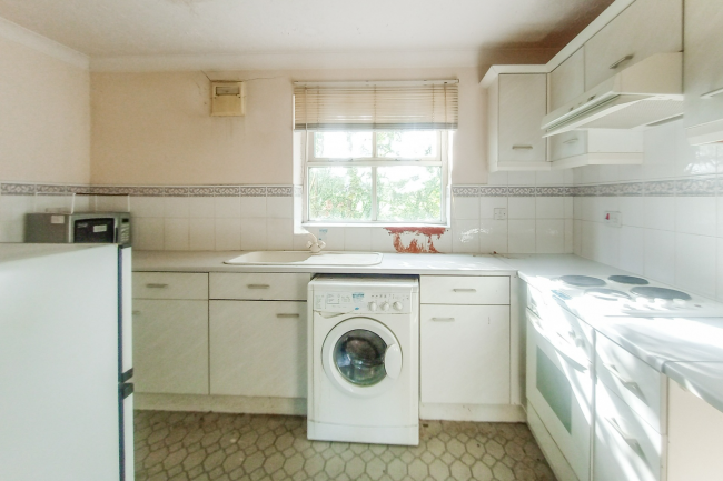 Flat 6, Churchill Court, Albert Road, Ilford IG1 1NG 5