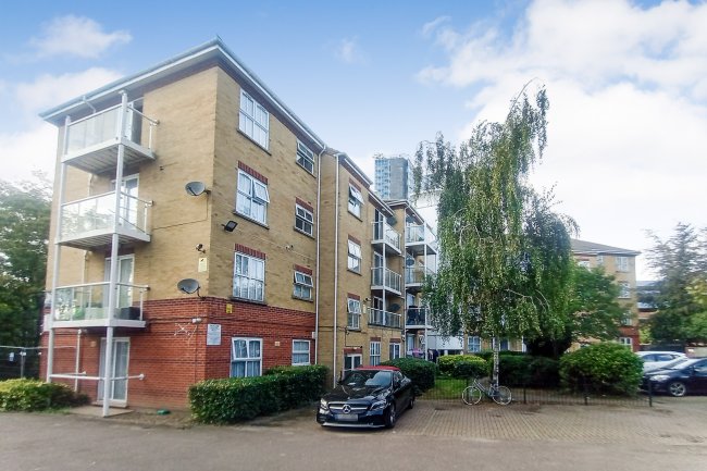 Flat 6, Churchill Court, Albert Road, Ilford IG1 1NG 5