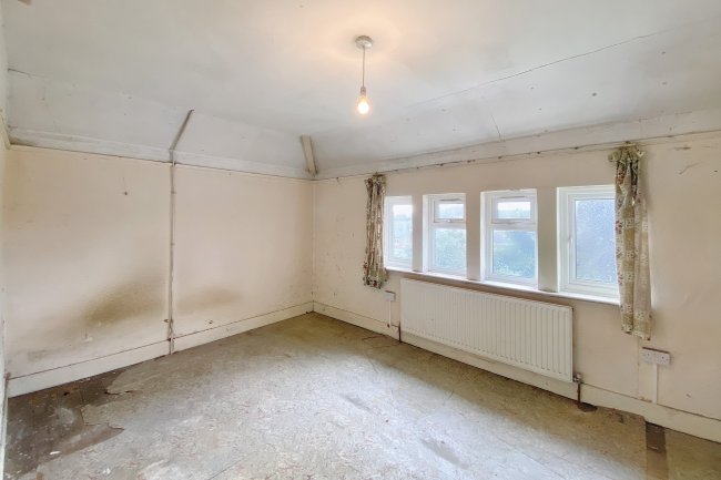 125 Englands Lane, Loughton, Essex, IG10 2QL 2