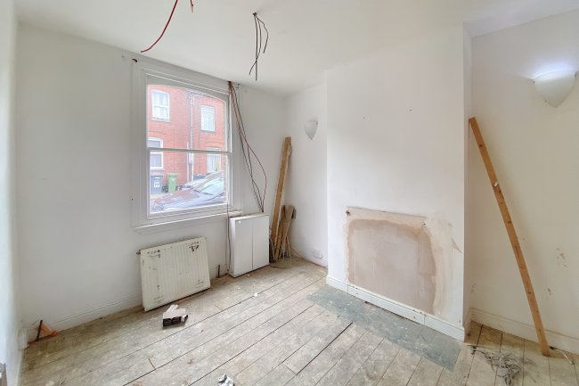 43 Arthur Street, Luton, Bedfordshire, LU1 3SG 6