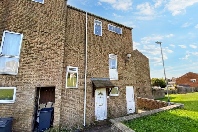 18 Luxembourg Close, Luton, Bedfordshire, LU3 3TD 8