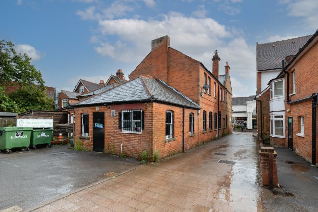 150 Fleet Road, Fleet, GU51 4BW 10