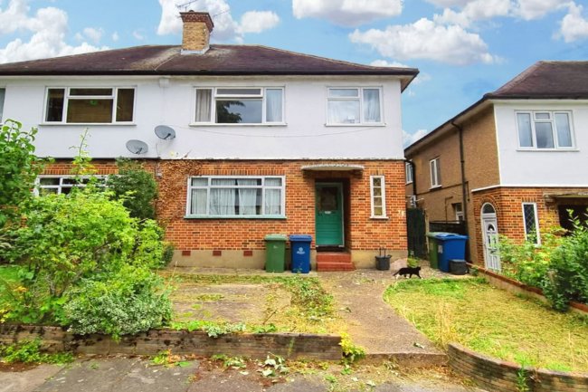 37 Holwell Place, Pinner, Middlesex, HA5 1DX 4