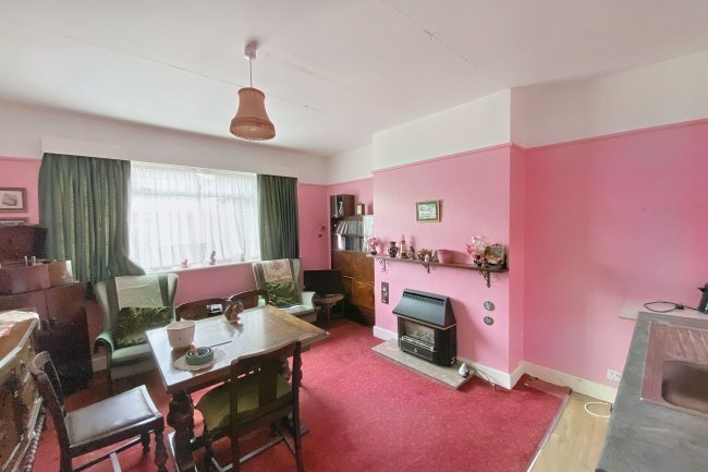 37 Holwell Place, Pinner, Middlesex, HA5 1DX 4