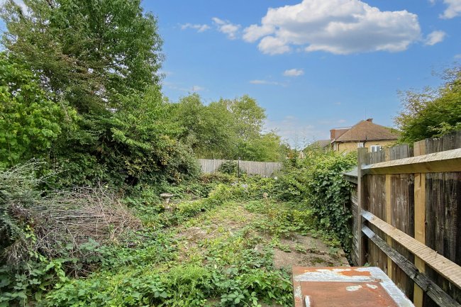 37 Holwell Place, Pinner, Middlesex, HA5 1DX 4