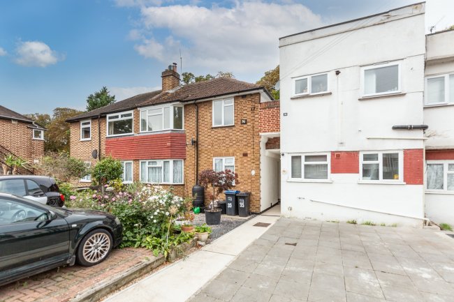 36 Deer Park Gardens, Mitcham, Surrey, CR4 4DY 10