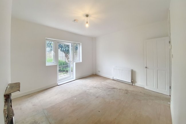 30 Stirling Road, Walthamstow, London, E17 6BT 8