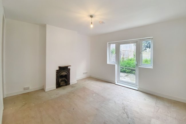 30 Stirling Road, Walthamstow, London, E17 6BT 8