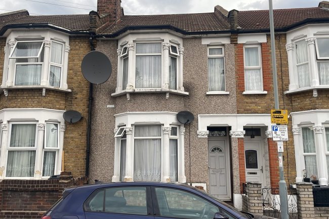 59 Francis Avenue, Ilford, Essex, IG1 1TS 8