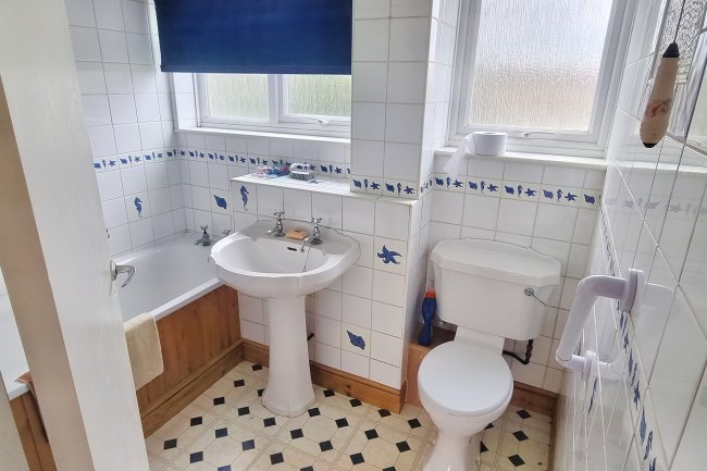 76 Organ Hall Road, Borehamwood, Hertfordshire, WD6 4TJ 5