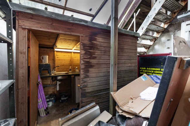 18 Whitchurch Lane, Edgware, HA8 6JZ 7