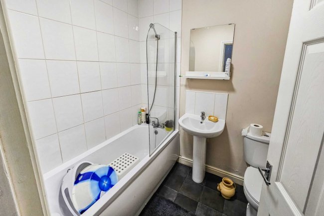 Flat 24 Station House Station Road, Batley, West Yorkshire, WF17 5SP 2