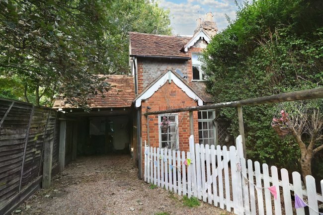 1 Bath Road Cottages, Bath Road, Hare Hatch, Reading, RG10 9SL 6