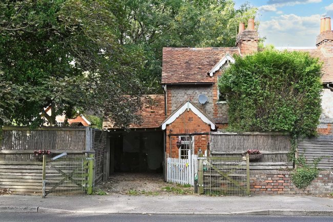 1 Bath Road Cottages, Bath Road, Hare Hatch, Reading, RG10 9SL 6