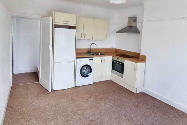 10 Nether Close, Finchley, London, N3 1AA 3