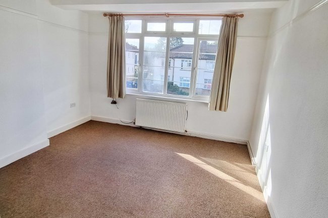 10 Nether Close, Finchley, London, N3 1AA 3