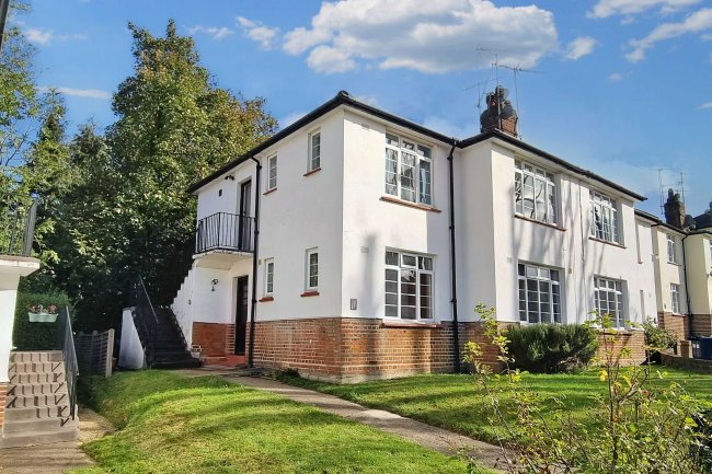 10 Nether Close, Finchley, London, N3 1AA 3