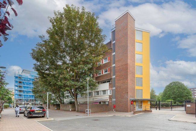 24 Couzens House, Weatherley Close, Bow, E3 4BG 10