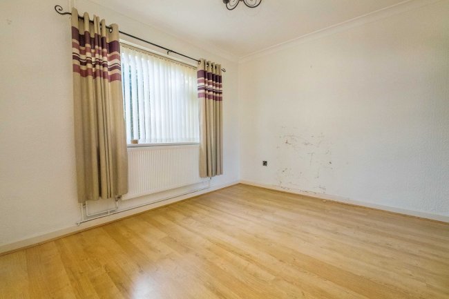 16 Blackpond Lane, Farnham Royal, Slough, SL2 3DS 4