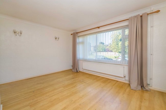 16 Blackpond Lane, Farnham Royal, Slough, SL2 3DS 4