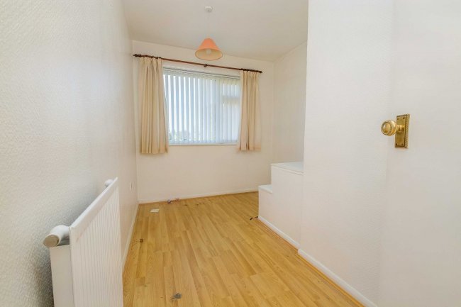 16 Blackpond Lane, Farnham Royal, Slough, SL2 3DS 4