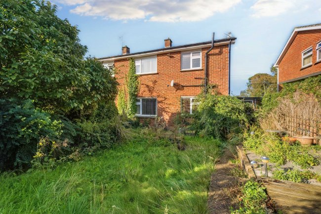 16 Blackpond Lane, Farnham Royal, Slough, SL2 3DS 4