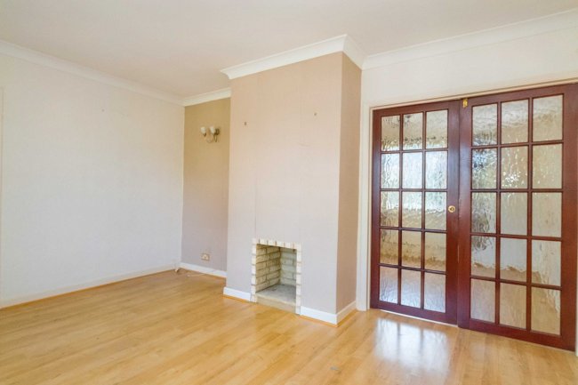 16 Blackpond Lane, Farnham Royal, Slough, SL2 3DS 4