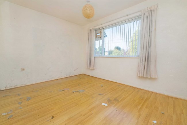 16 Blackpond Lane, Farnham Royal, Slough, SL2 3DS 4