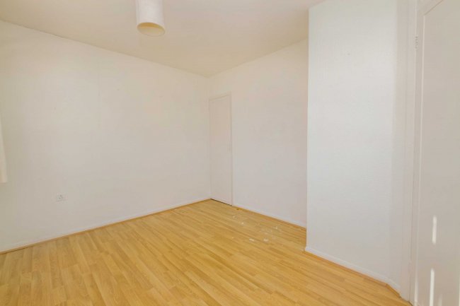 16 Blackpond Lane, Farnham Royal, Slough, SL2 3DS 4