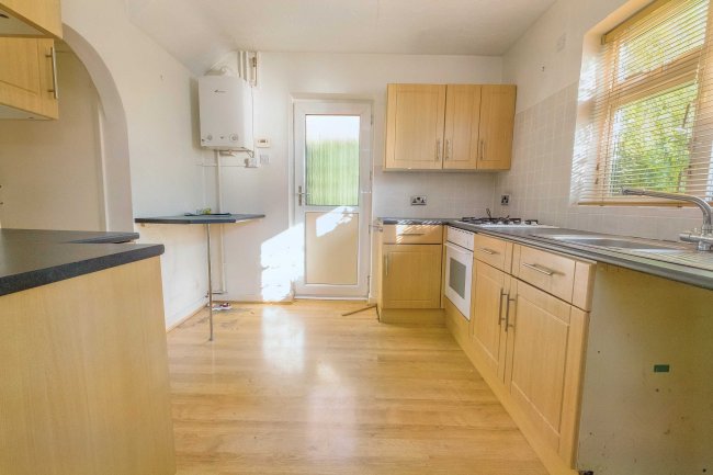 16 Blackpond Lane, Farnham Royal, Slough, SL2 3DS 4