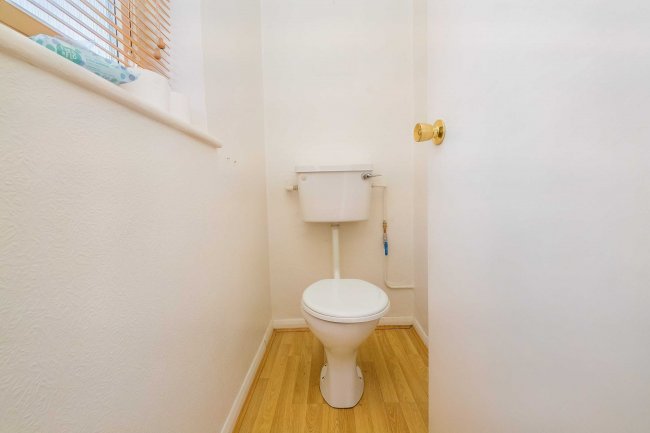 16 Blackpond Lane, Farnham Royal, Slough, SL2 3DS 4