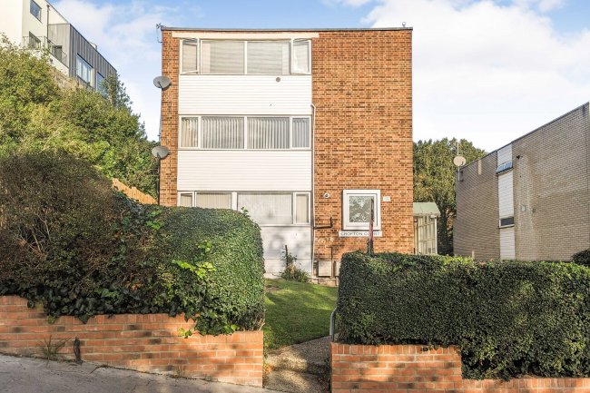 4 Crofton Court and Garage, Cypress Road, Anerley, London, SE25 4BB 6