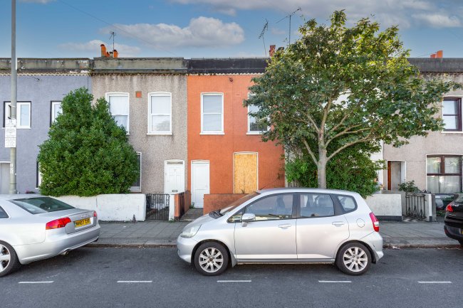 9 Fountain Road, Tooting, London, SW17 0HG 1