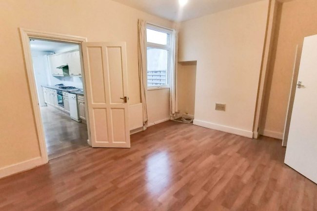 16 Hollies Road, Ealing, London W5 4UU 1