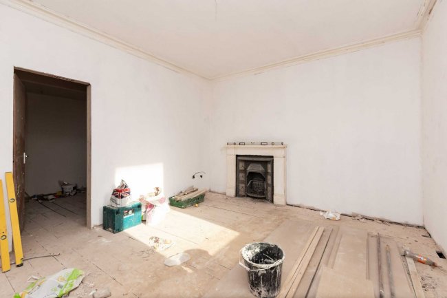 13 Darlaston Road, Wimbledon, London SW19 4LF 2