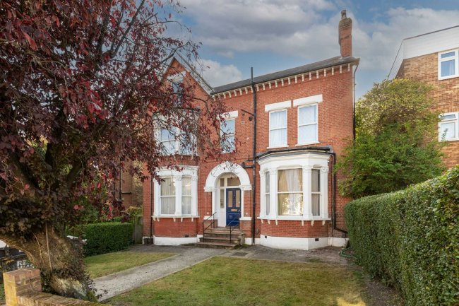 13 Darlaston Road, Wimbledon, London SW19 4LF 2