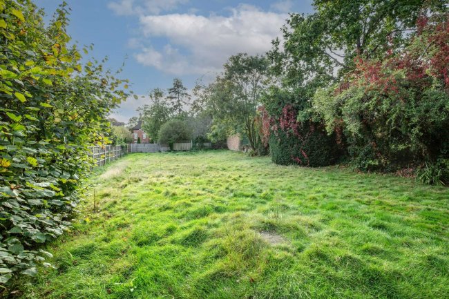 13 Darlaston Road, Wimbledon, London SW19 4LF 2