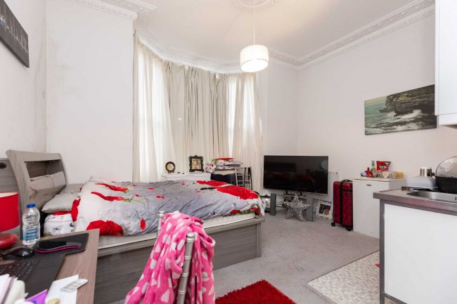 13 Darlaston Road, Wimbledon, London SW19 4LF 2